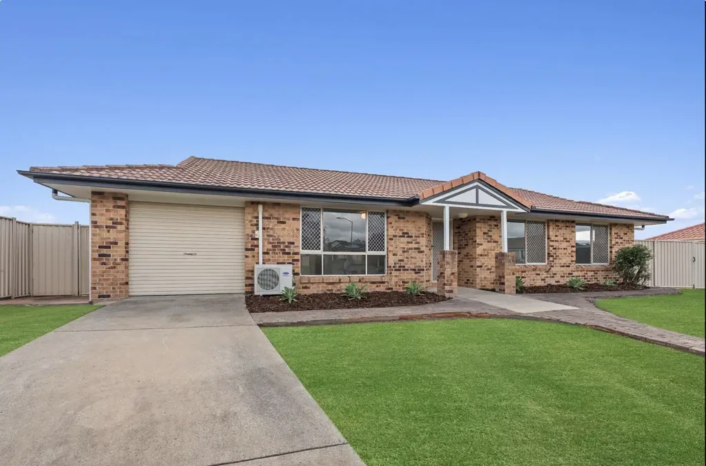 Low-Maintenance Living with Side Access in a Quiet Cul-de-Sac