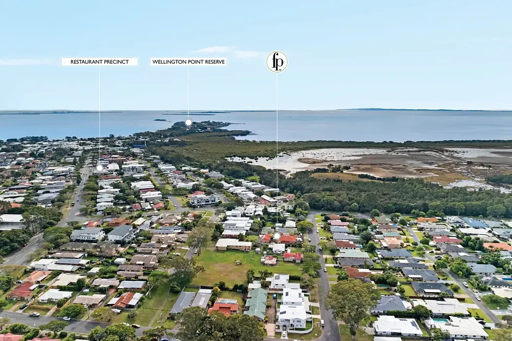 Wellington Point 2房 Waterfront近邻 低层别墅 3套独享 2卧2卫带衣帽间 现代厨卫 私人娱乐区 车库自住佳选 Location, Lifestyle, Lowset – The Perfect Villa Package!