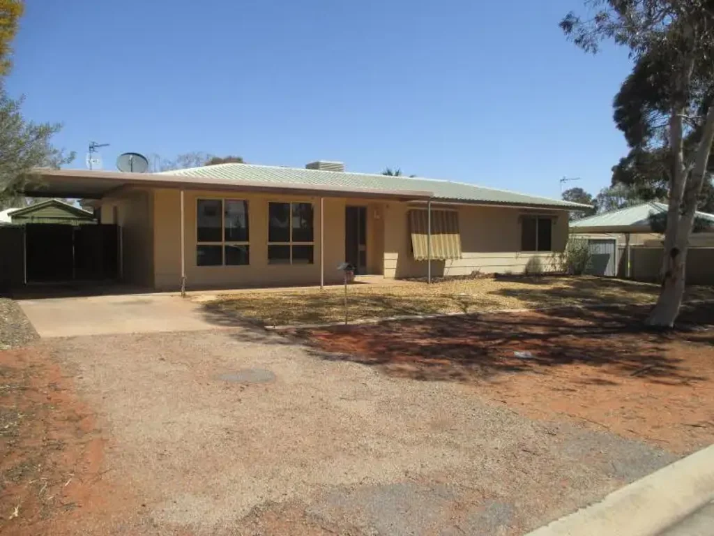 Roxby Downs 3ห้องนอน OUTDOOR ENTERTAINING AND POOL