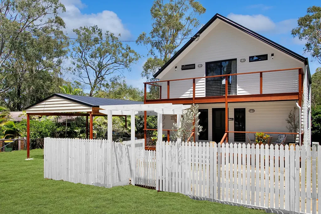 Macleay Island 1ਬੈੱਡਰੂਮ Architecturally Designed Brand New Loft Home with Water Views & Designer features