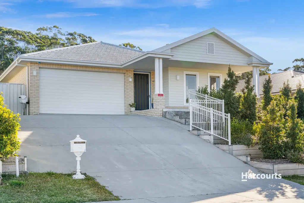 Narrawallee 4 Bedroom Modern Family or Retirement Home in Narrawallee