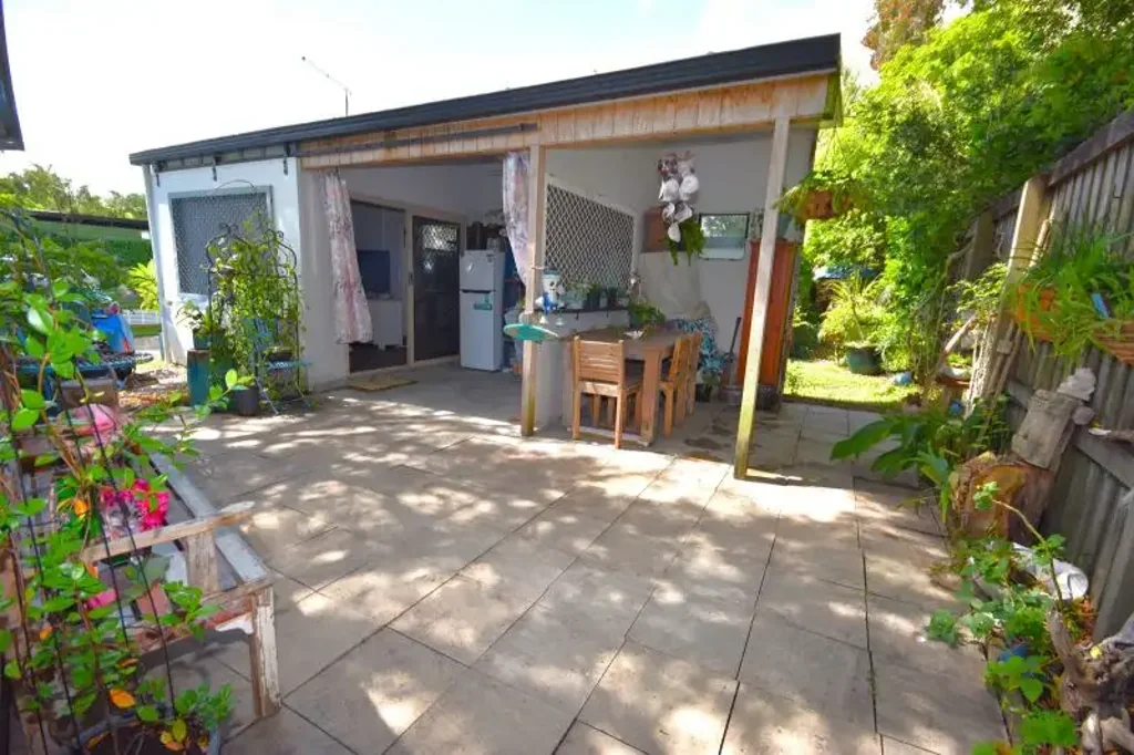 Dicky Beach 1部屋 SMALL COTTAGE WITH GREAT, PRIVATE UNDERCOVER OUTDOOR AREAS - DICKY BEACH, CALOUNDRA