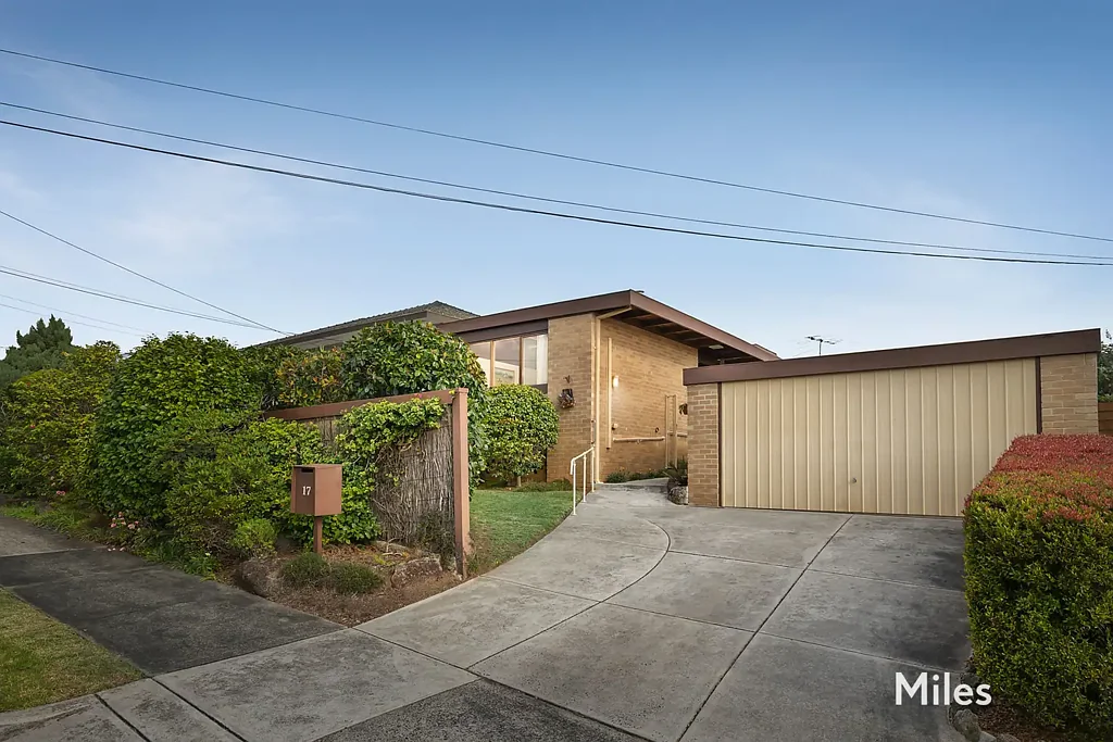 Heidelberg 4 Bedroom Light & Easy Family Oasis Near Schools & Parkland
