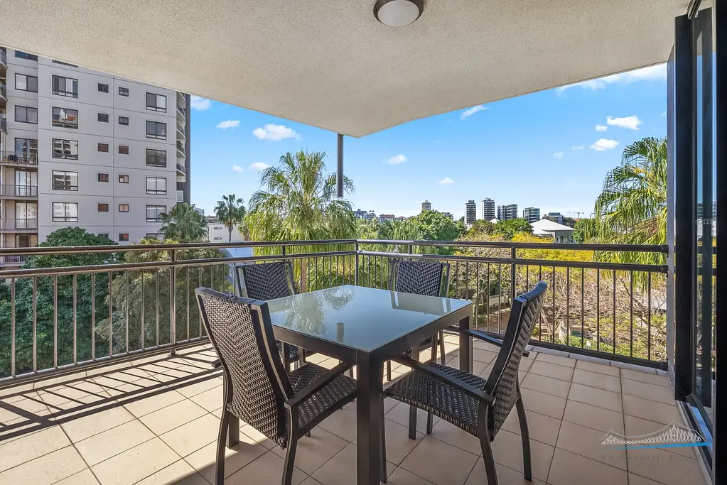 Kangaroo Point 2部屋 North East Facing Riverside Two Bedroom Apartment