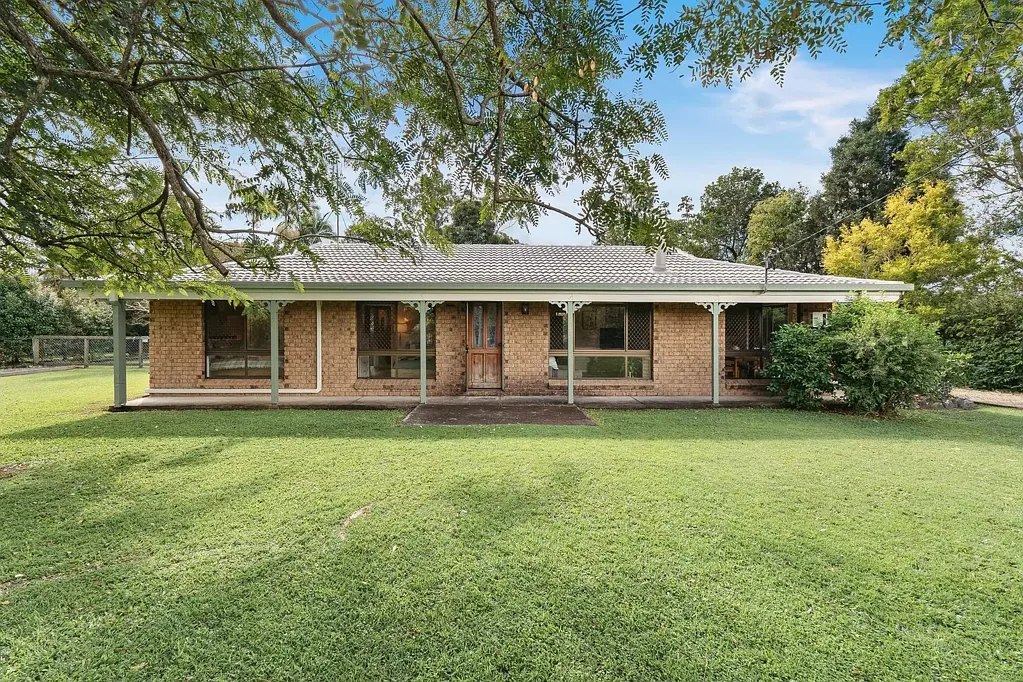 Beerwah 3Zimmer Elevated park-like 3500sqm parcel with dual living potential
