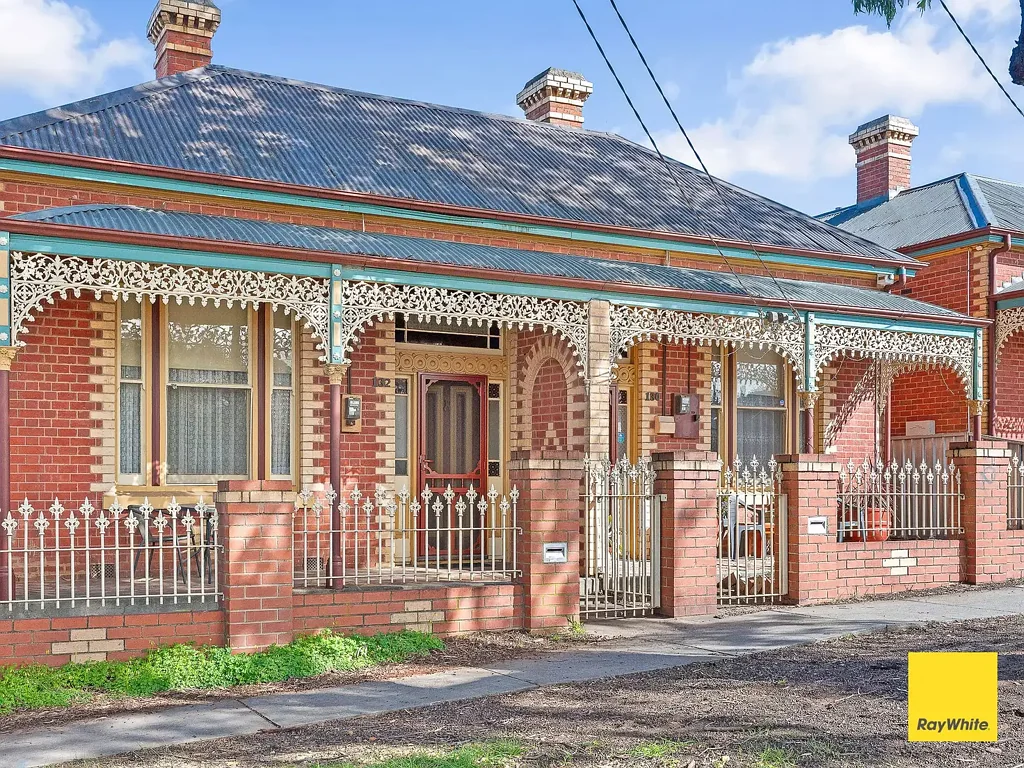 Bendigo 4कमरा Rare CBD Opportunity: Classic Victorian Character Twin-Terrace Property