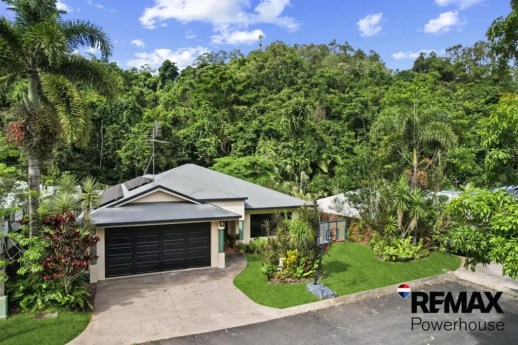 Bentley Park 4 Slaapkamer Shed, Pool and Private Rainforest and Creek Backdrop