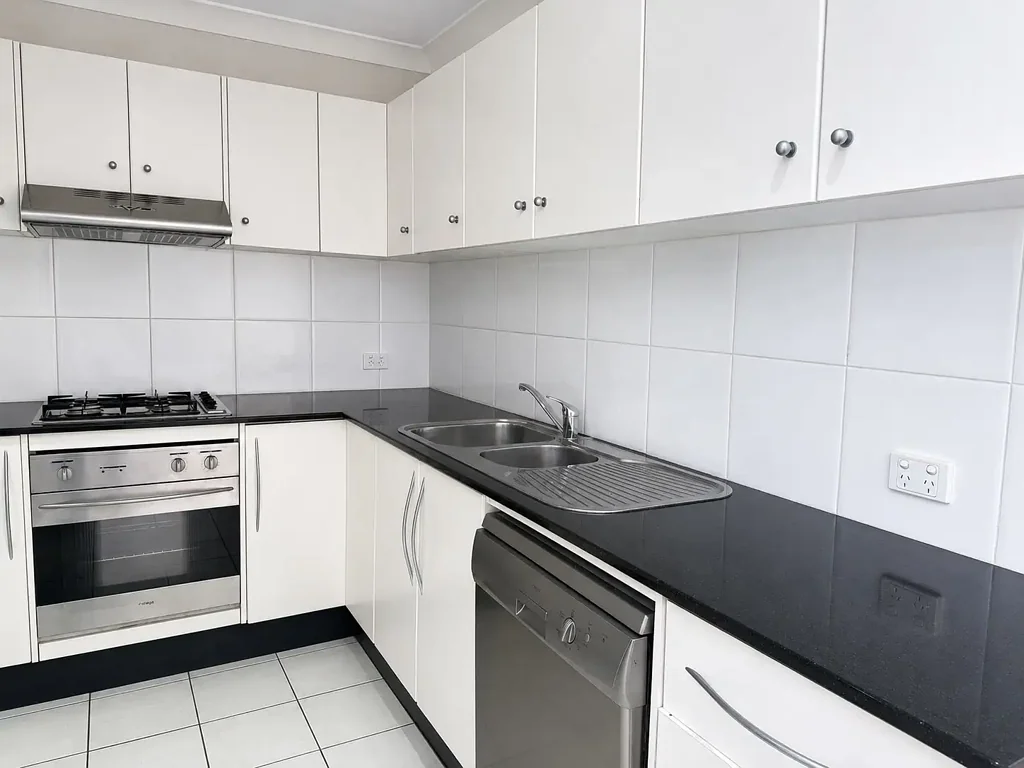 Spacious Three-Bedroom Townhouse in the Heart of Hamilton