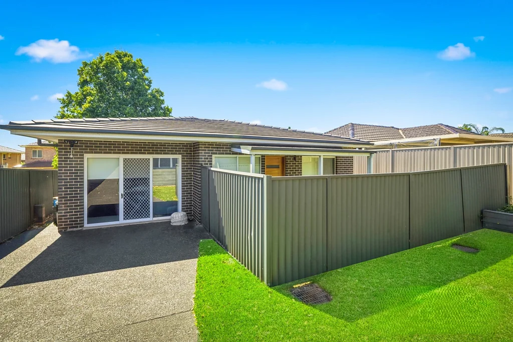 Modern 3-Bedroom Family Home!!