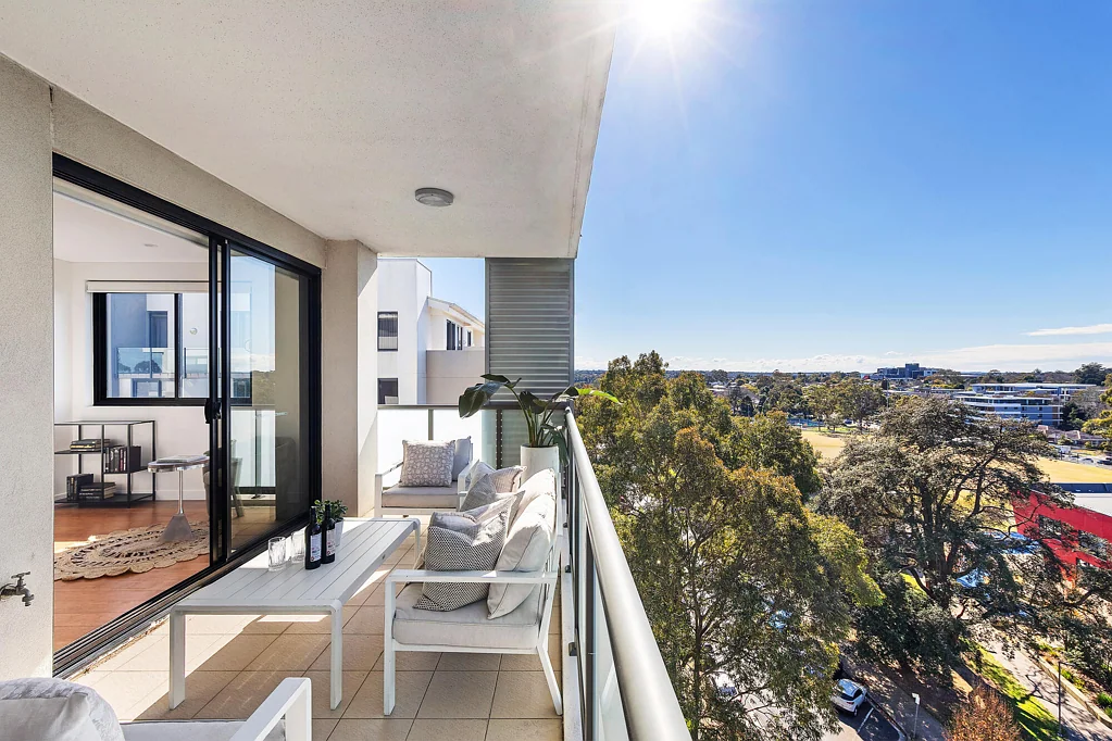 Waitara 2房 珍贵的东北角，空间、光线与便利兼备 A prized north-east corner wrapped in space, light and convenience