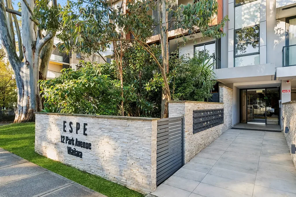 Waitara 2房 位于优越地段的宁静底层生活 Peaceful Ground Floor Living in the Blue-Ribbon Location