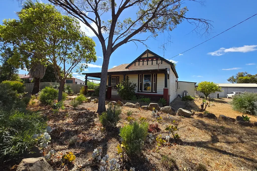 Katanning 4房  Exceptional Development Opportunity on a Massive 1,809m² Block