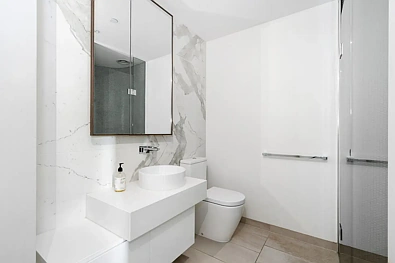 Melbourne 2房  LAKESIDE LUXURY IN WORLD CLASS LOCALE