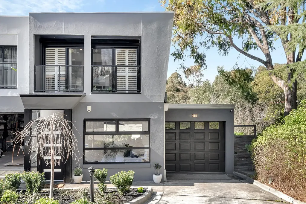 Keilor East 3 Bedroom A spacious, modern sanctuary boasting leafy vistas