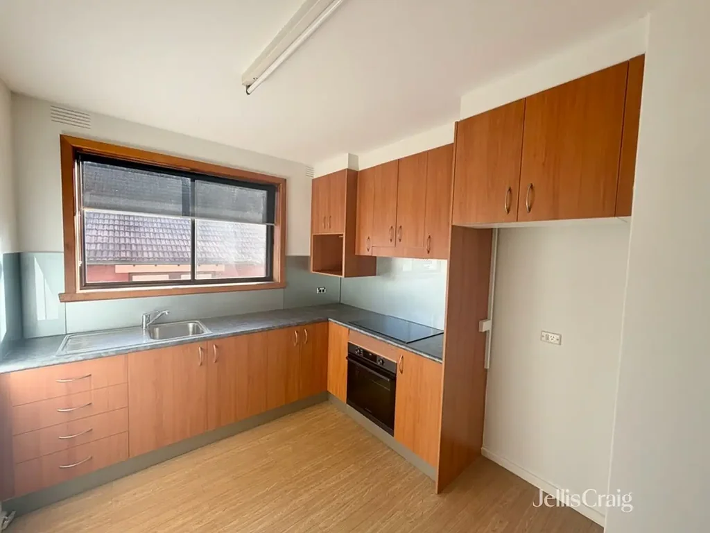 Light-Filled Apartment in a Prime Ruckers Hill Location