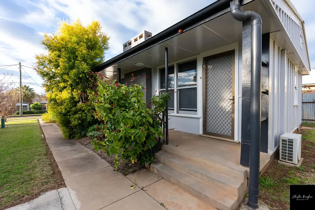 RENOVATED ONE BEDROOM UNIT AVAILABLE FOR LEASE