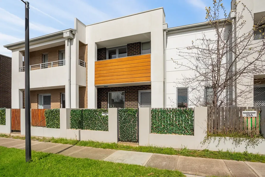 Athol Park 3 Slaapkamer Quality, Convenience & Reserve Frontage Living