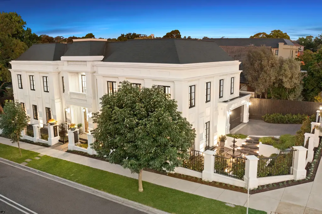 Balwyn North 5房 尊贵拐角地段 70㎡双层设计 五星级能效 优雅风格 Commanding Neoclassical charm at the nexus of Balwyn North