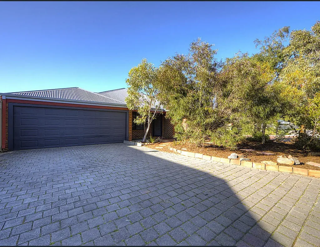 Wattle Grove 4房  Family Living Opposite Nature with a Poolside Lifestyle