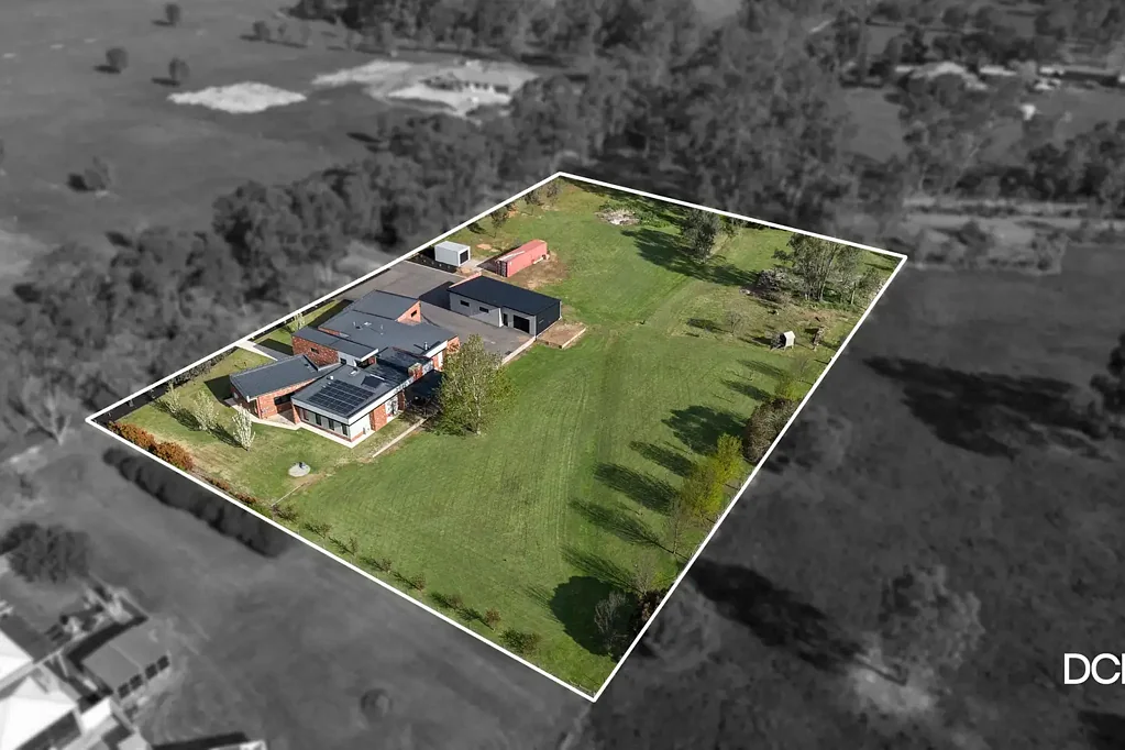 Strathfieldsaye 4બેડરૂમ Architectural Excellence on Acreage