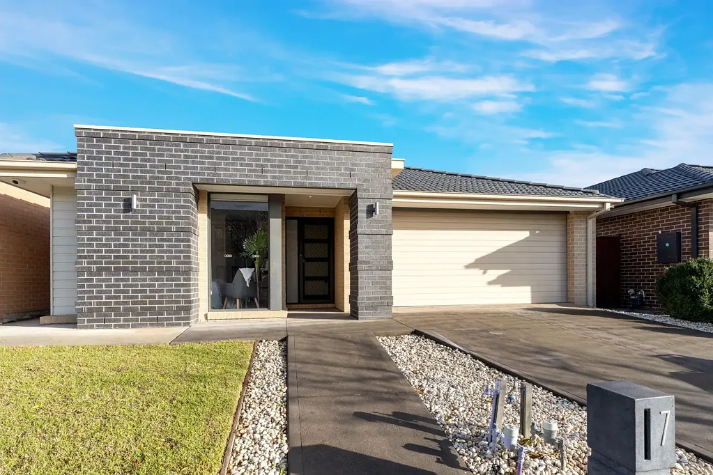 7 Landsdowne Avenue, Mickleham, VIC 3064