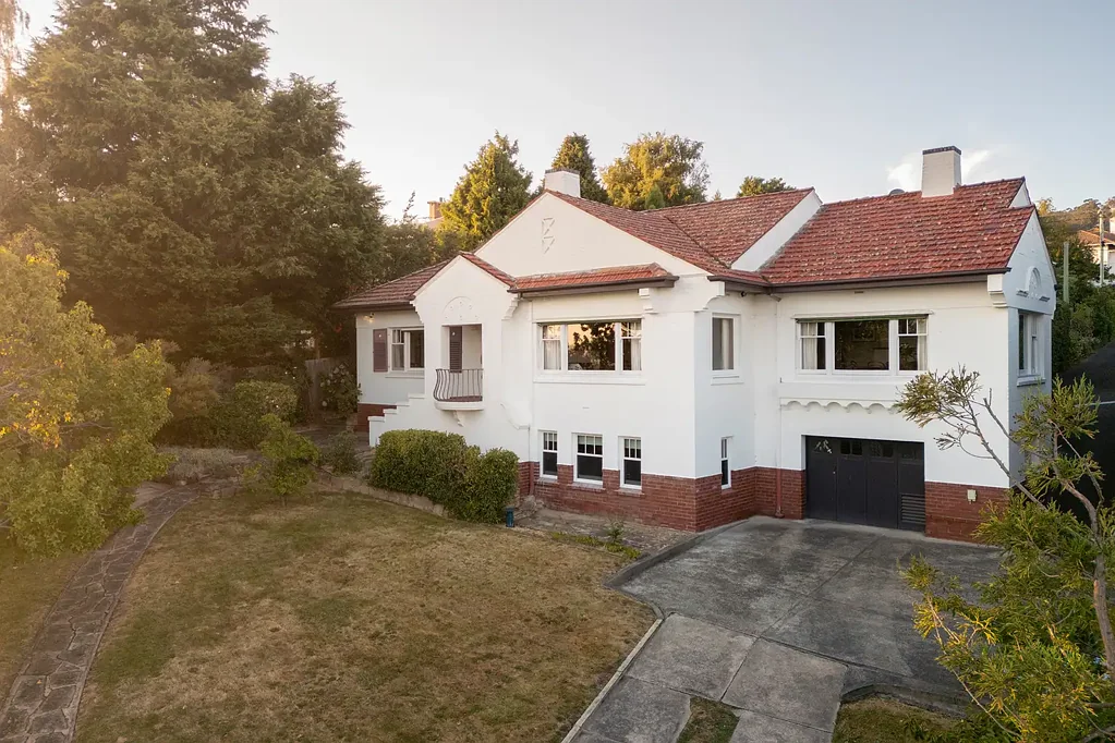 Sandy Bay 4 Bedroom Superb location, water views, classic family home