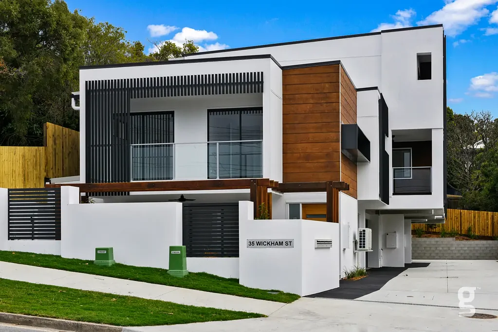 Immaculate Morningside Executive Living!