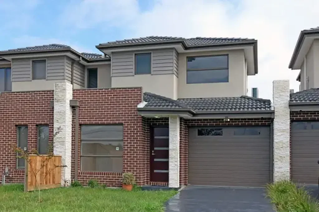 Beautifully Designed Townhouse Close to Host of Amenities!