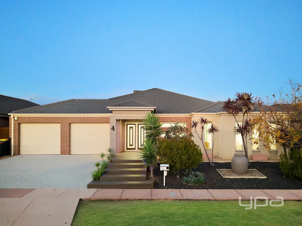 Point Cook 5Moenga All on One Level: Grand 40sq Family Entertainer