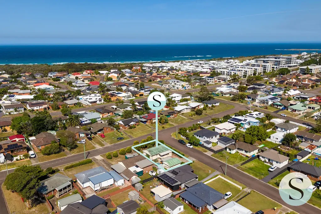 Caves Beach 3Kwarto Quiet Street, Away from Main Roads, Easy Stroll to Sand, Surf, Cafes, Shops & Schools, Corner Block with Mega Garaging & Off Street Parking!
