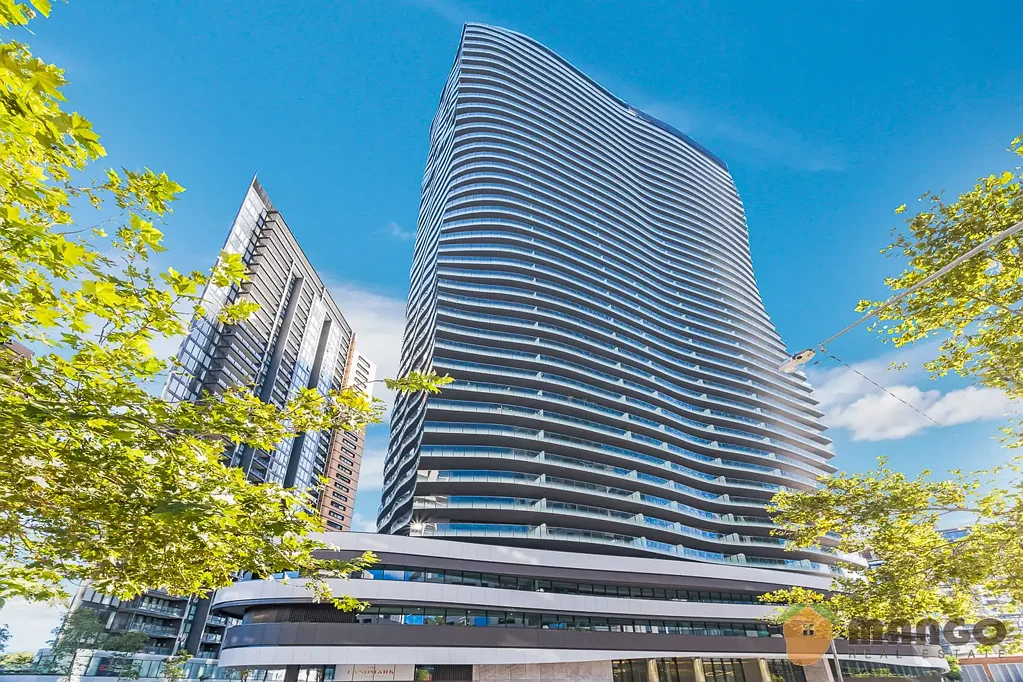 Deposit Taken Luxurious "Landmark" Apartment with Spectacular Harbor View on Level 16