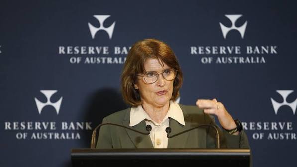 Australia's economy still growing but inflation and rate rises cloud the outlook, RBA chart pack shows