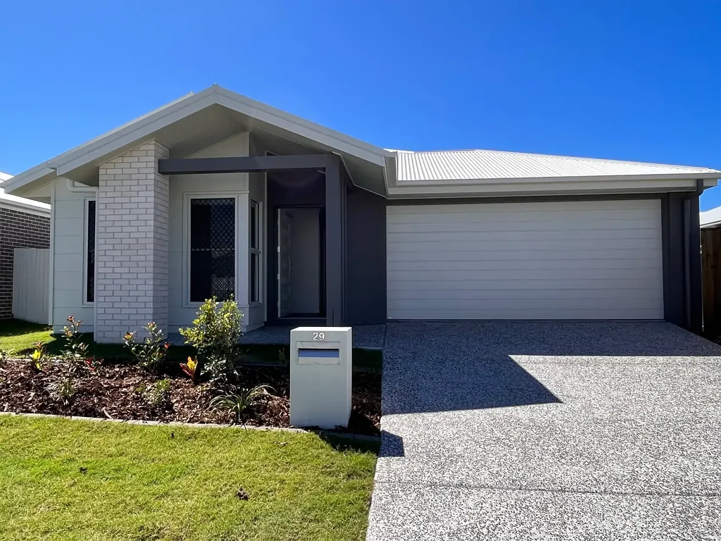 LIKE NEW 4 BED FAMILY HOME - 2 LIVING AREAS