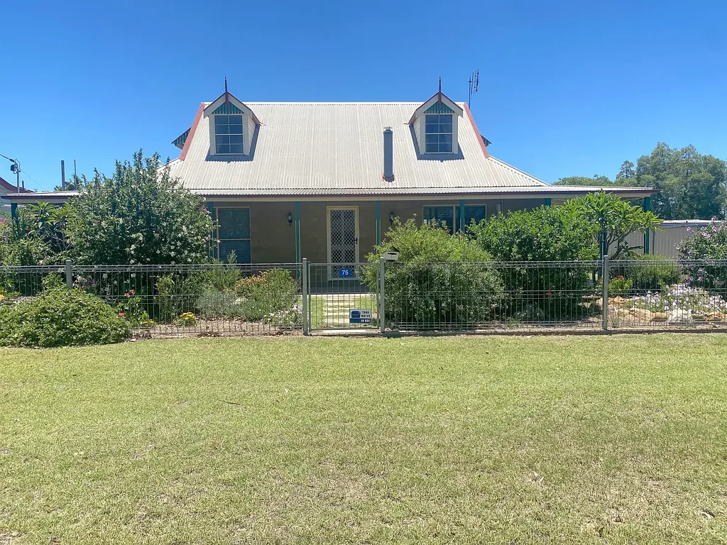 75 Constance Street, Miles, QLD 4415