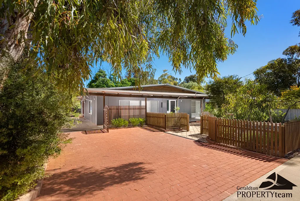 10 Smith Street, Dongara, WA 6525