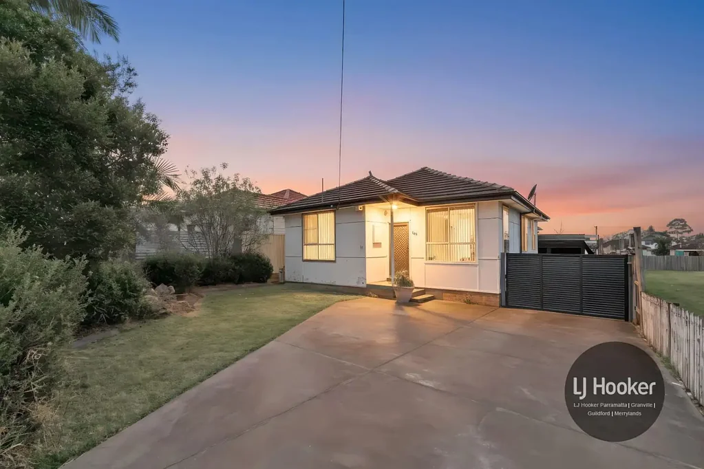 Merrylands 4Moenga Spacious 4-Bedroom Family Home on 632m² – Double Garage Plus Parking for 6 Cars
