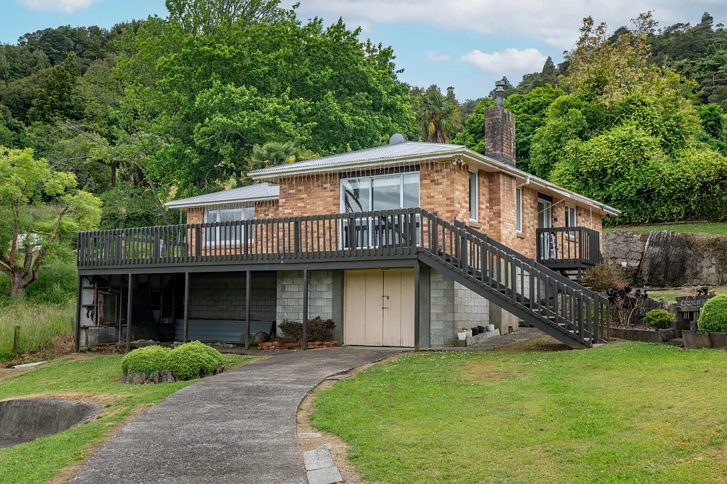 Te Kuiti 4房  A Freshly Redecorated Family Home With Exceptional Views And Outstanding Outdoor Living