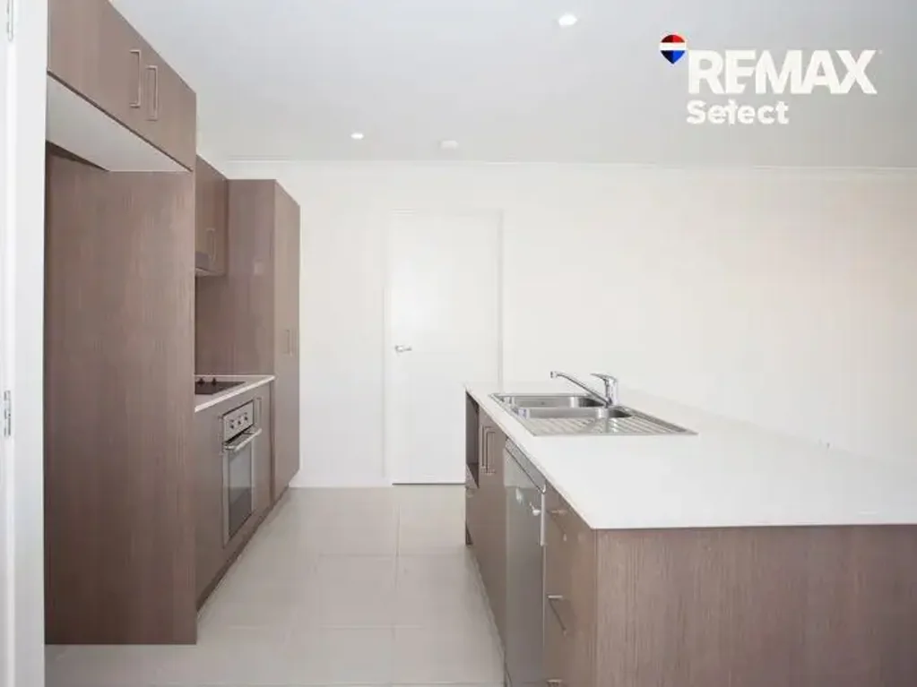 3 Bedroom Duplex Right by the Cable Wake Park
