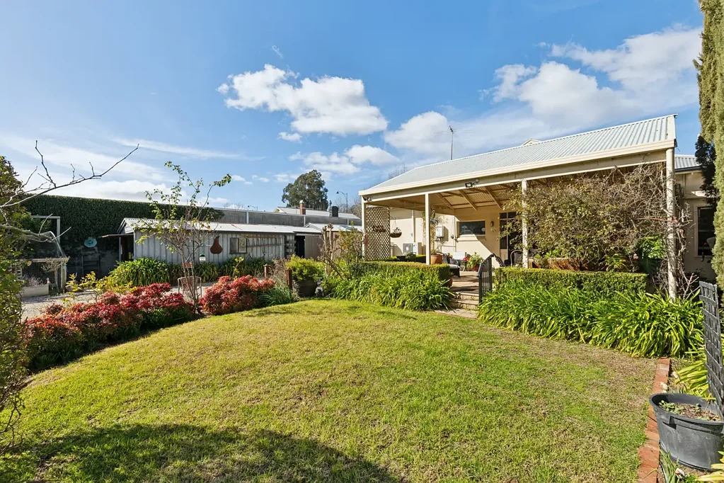 Woodside 3 Bedroom Mixed-Use Charm in the Heart of Woodside