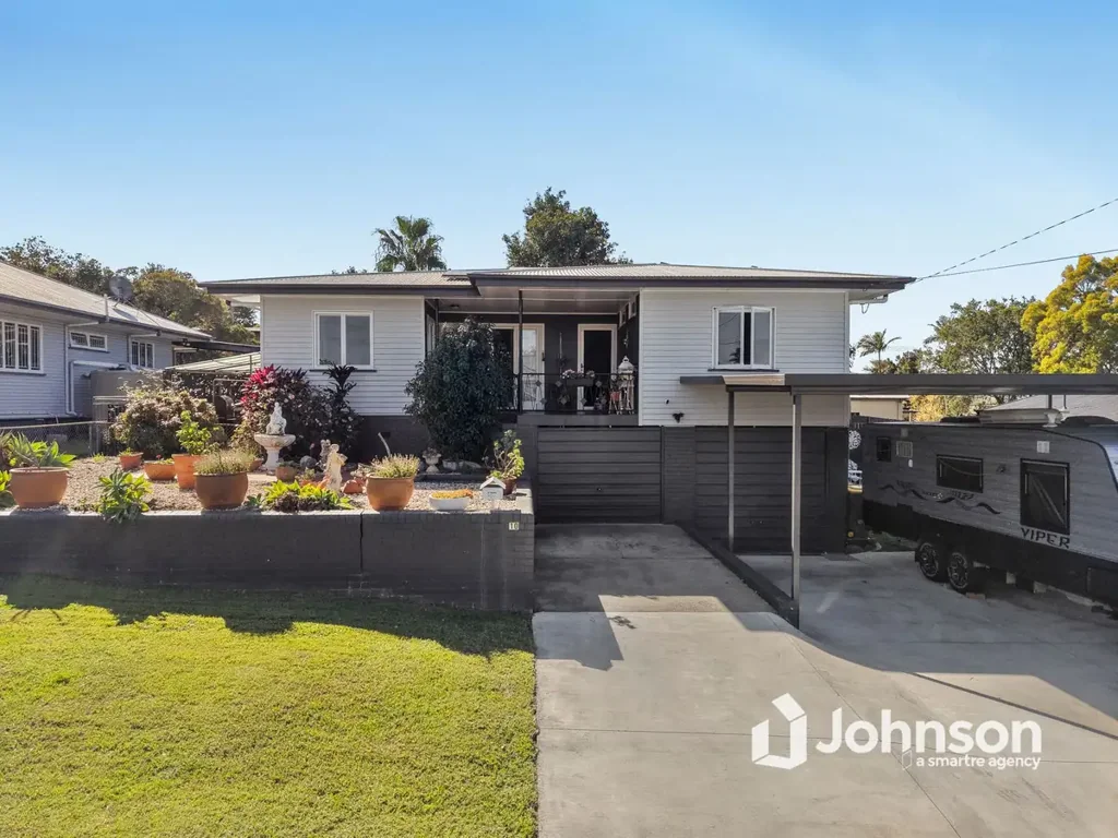 Eastern Heights 3房 拥有房车空间的特色美宅，令人惊叹！ Amazing Character Home WIth room for a Caravan!