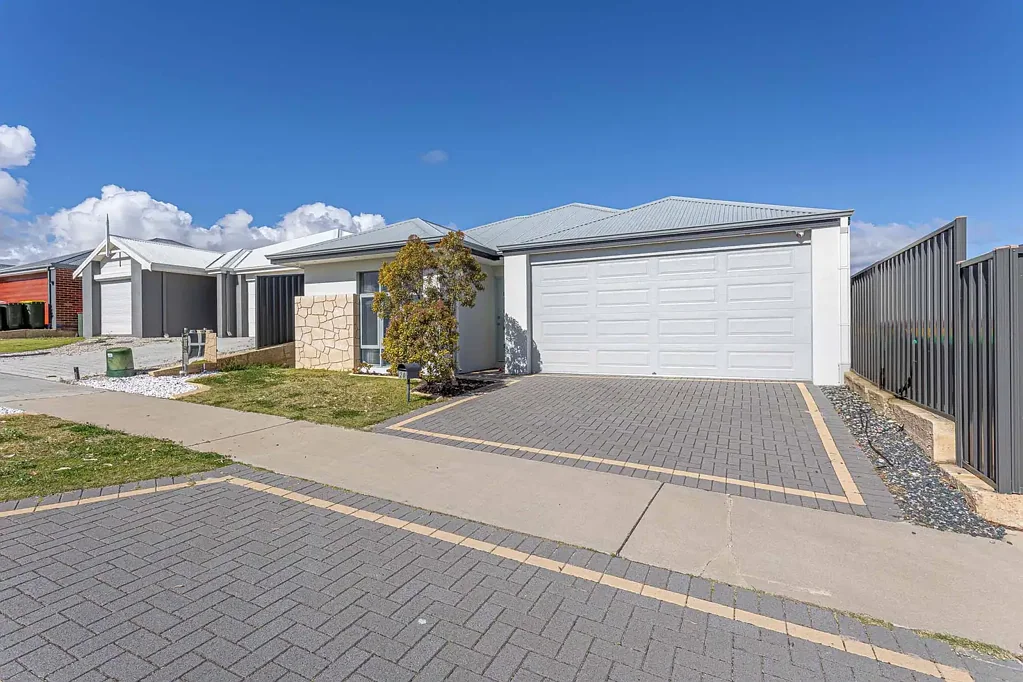 Spacious & Modern Family Living in Alkimos!