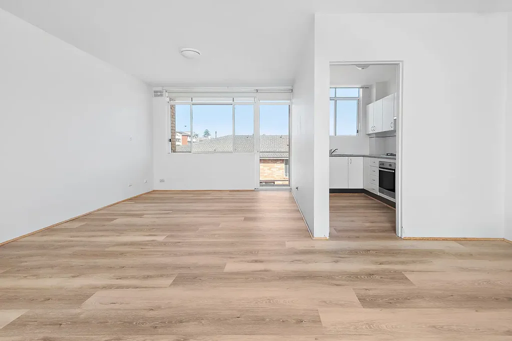 Oversized Top floor apartment in prime location