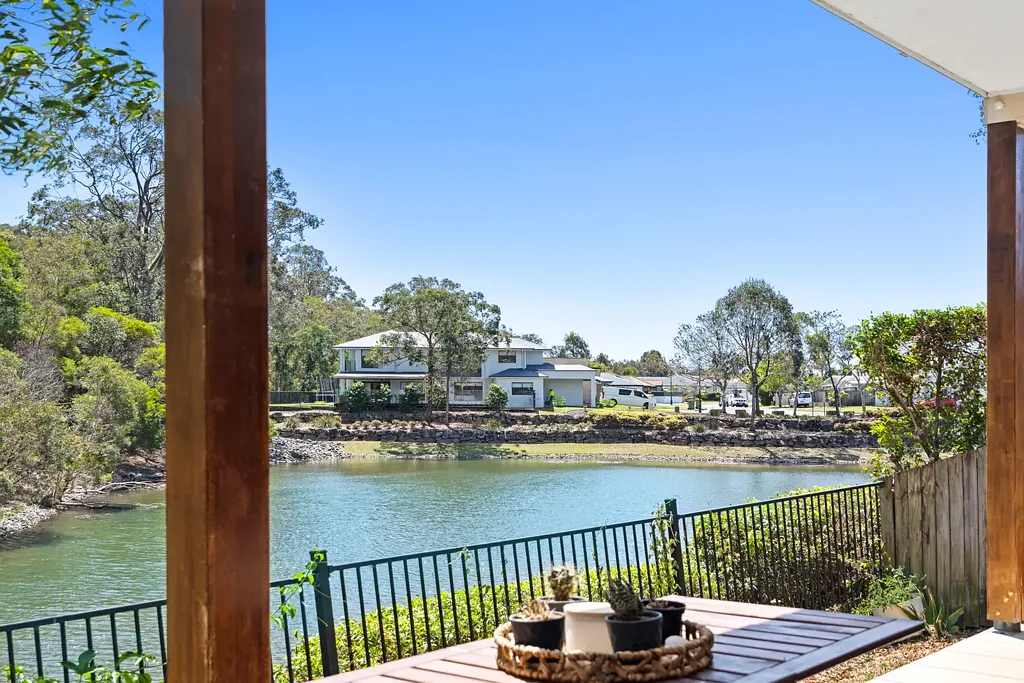 Varsity Lakes 4房  Lakeside Living - Single-Level Family Gem with Strong Returns!