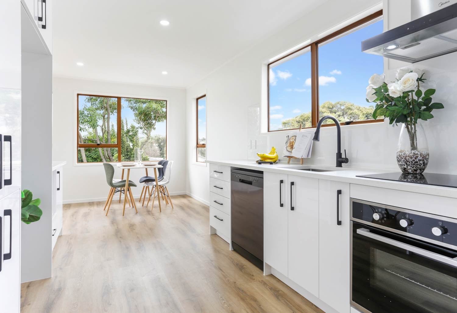 29 Catkin Crescent, Papatoetoe, photo 4