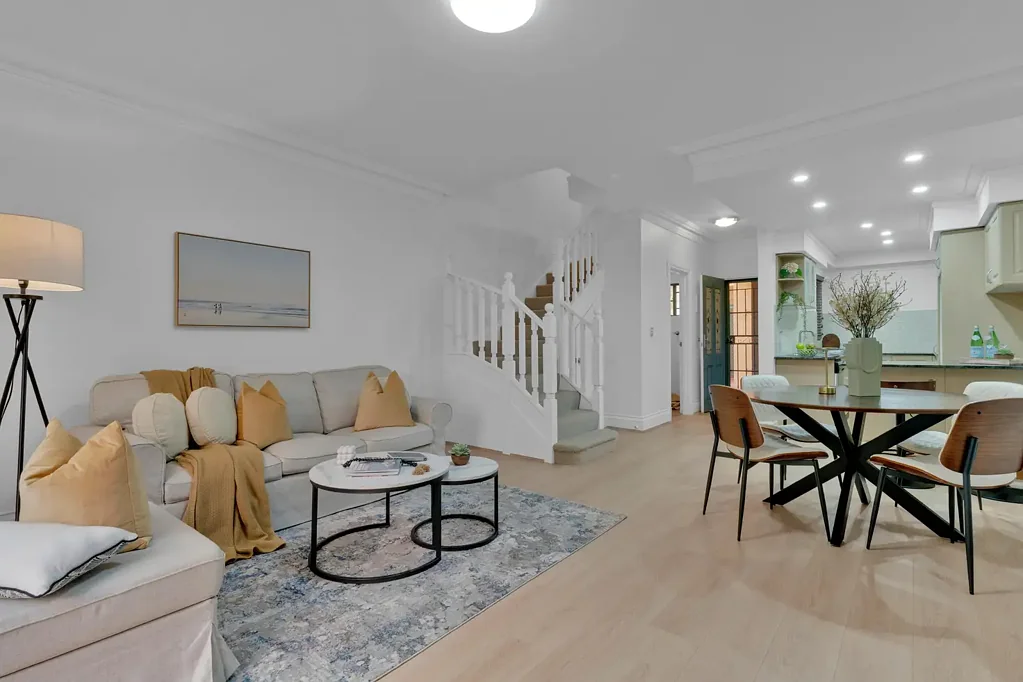 Burwood 2ห้องนอน Stunning Two-Level Unit - First Home Buyers' Special