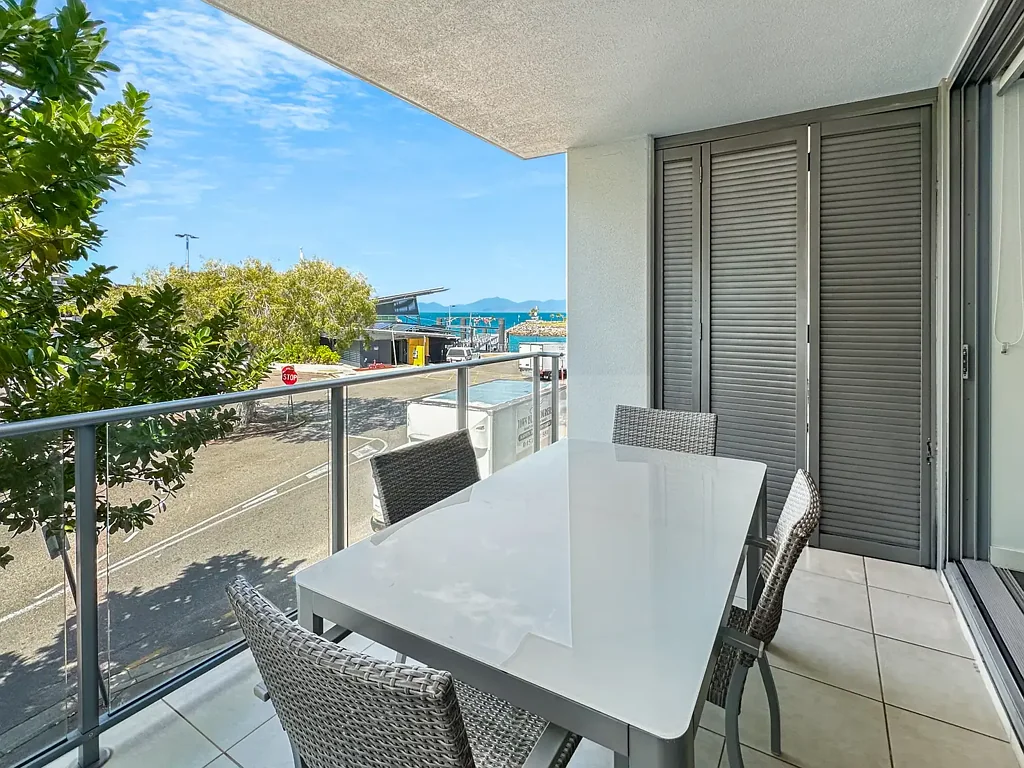 Nelly Bay 2 Bedroom Dual Key Apartment at Blue on Blue