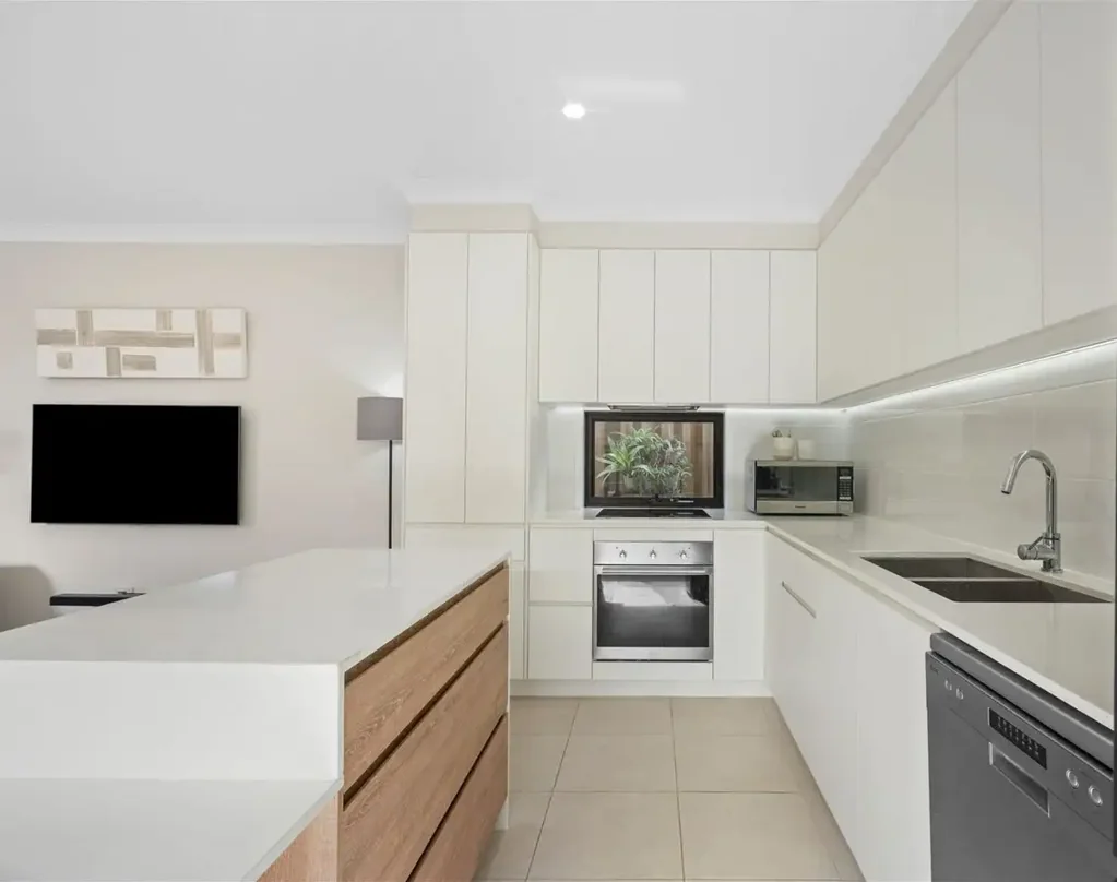 MODERN LIVING IN PRIME COOMERA LOCATION