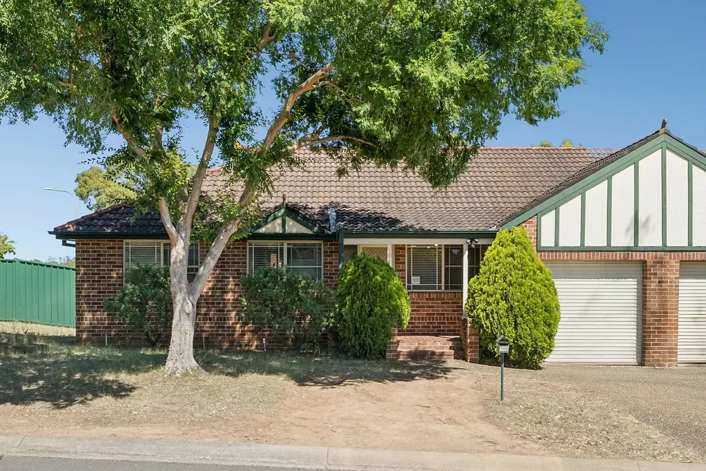 1/4 Packenham Place, Mount Annan, NSW 2567