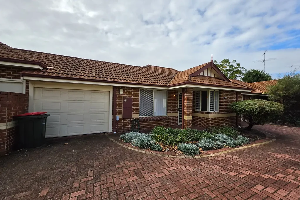 Over 55’s Villa in great Victoria Park community