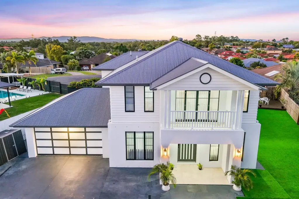 Collingwood Park 4침실 Blooming with Style – Bellflower Residence
